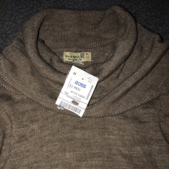 ROSS Turtleneck Tan soft sweater - Picture 3 of 4